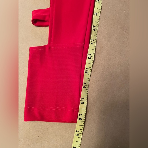 ⬇️ $39 ⬇️Marallis Collection Med Red Cold Shoulder Jersey long sleeved top. NWT. - Picture 12 of 14